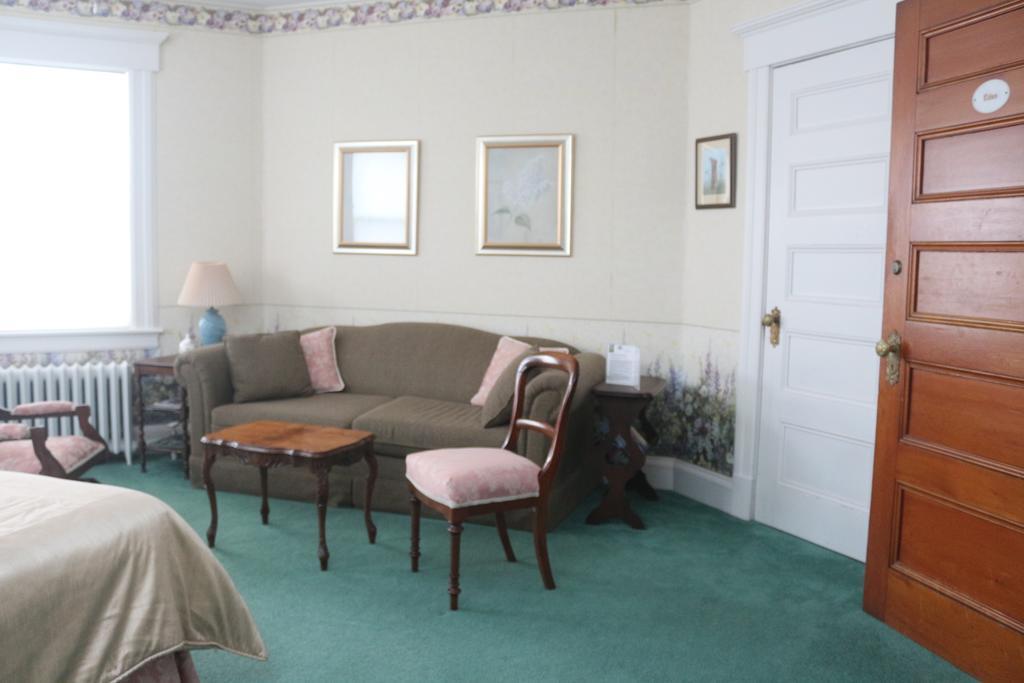 Sleepy Hollow B&B Gananoque Exterior foto