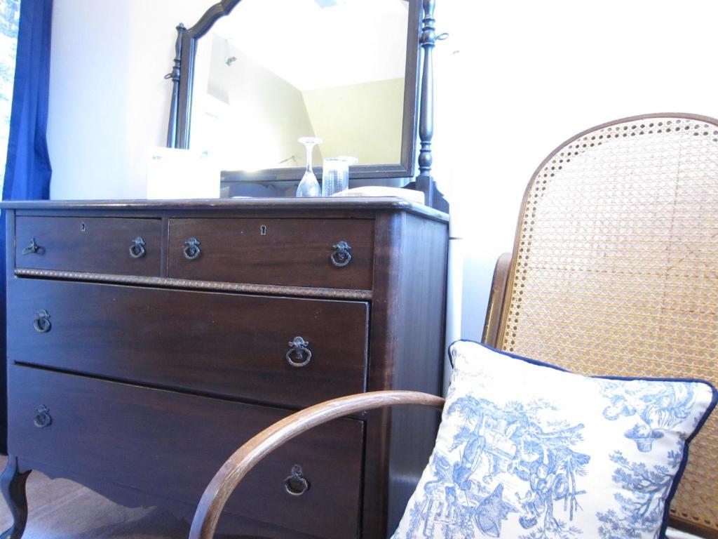 Sleepy Hollow B&B Gananoque Habitación foto